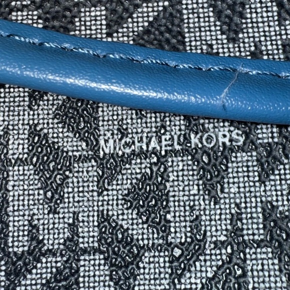 The Limited Edition Graphite/Grey Michael Kors Eva Tote with Coordinated Pouch! - Picture 15 of 15